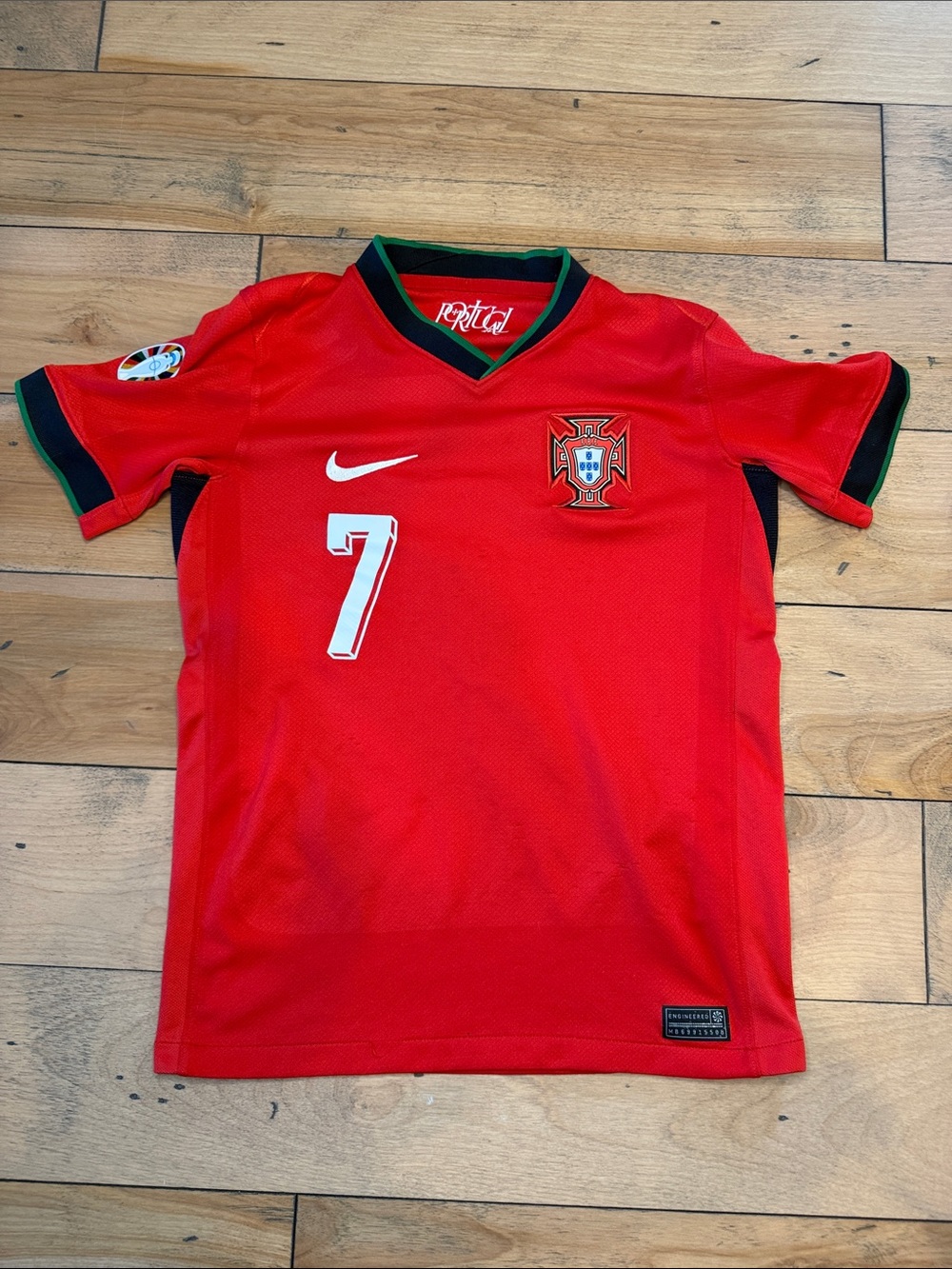 Ronaldo jersey Nike Red Portugal Soccer Jersey with Green Trim Number 7 medium